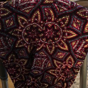 LulaRoe unique design soft and buttery leggings